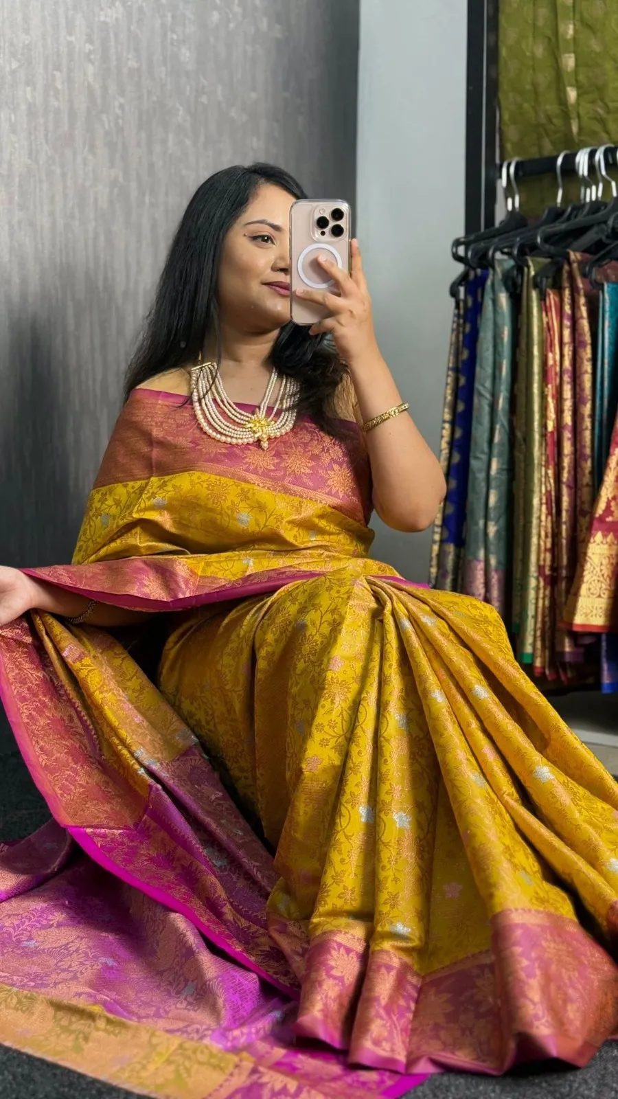 প্রিমিয়াম সিল্ক কাতান শাড়ি ব্লাউজ পিস সহ। | P00228