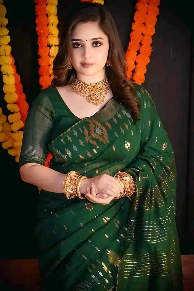 60 Count Dhakaya Jamdani Saree With Blouse Piece | P00235